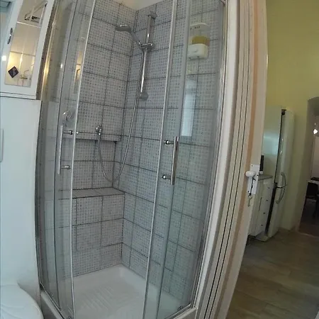 Very Apartment, By Shops, Restaurants Μπάρι