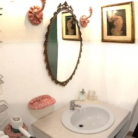 Very Apartment, By Shops, Restaurants Διαμέρισμα *