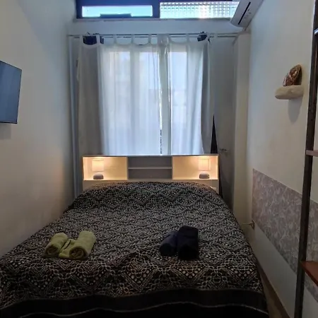 Very Central Flats By Shops Restaurants Apartment