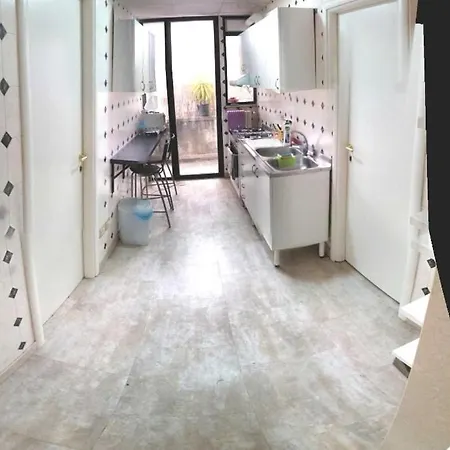 Very Central Flats By Shops Restaurants Apartment *
