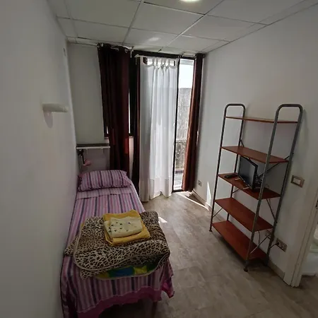 Very Central Flats By Shops Restaurants Apartment