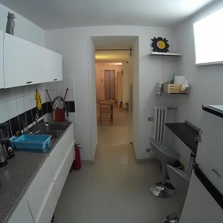 Very Central Flats By Shops Restaurants Apartment *