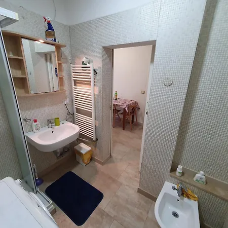 Very Central Flats By Shops Restaurants Apartment *