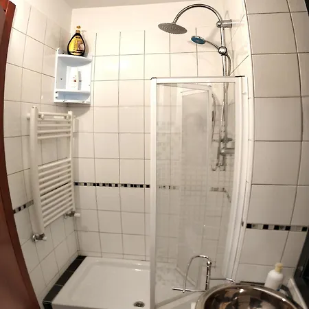 Very Central Flats By Shops Restaurants Apartment